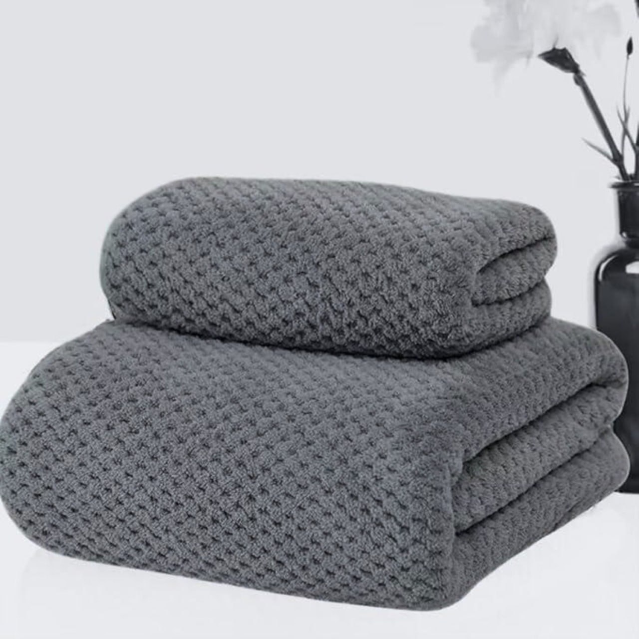 LINEAR Microfiber Bath Towel (Dark Gray)